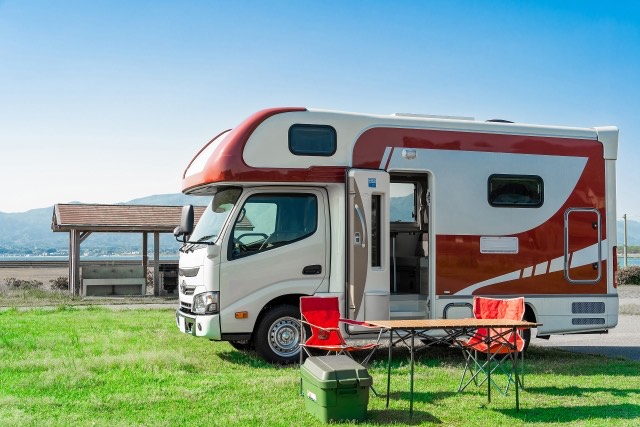 キャンピングカー　キャンプ