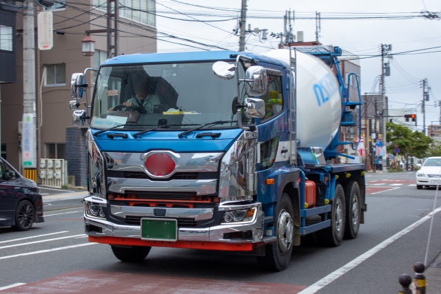 大型ミキサー車