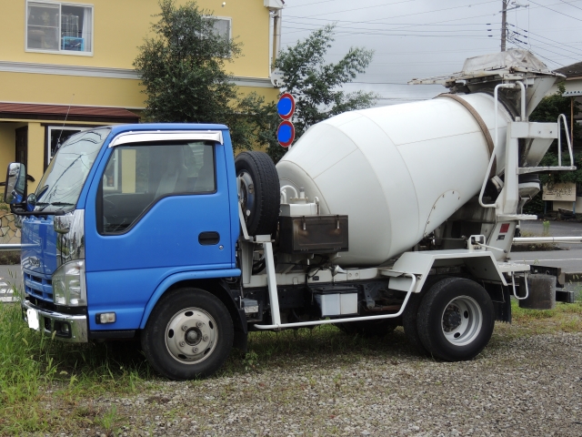 小型ミキサー車