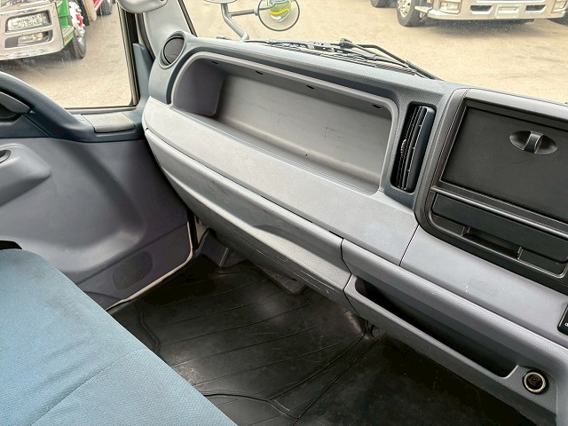 2016年 三菱ふそう キャンター 4000kg積載 No.1990