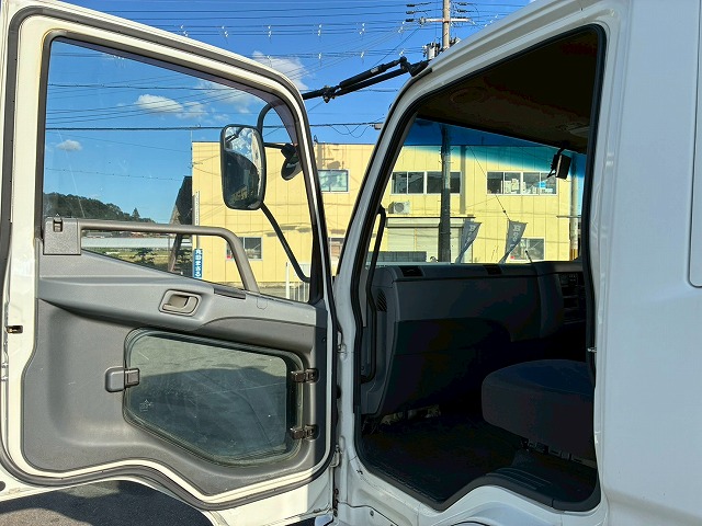 2017年 ファイター 2550kg積載 No.1992