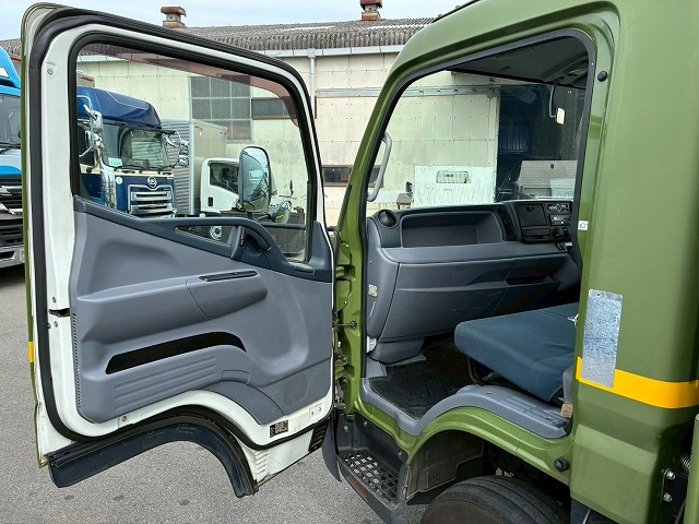 2016年 三菱ふそう キャンター 4000kg積載 No.1990