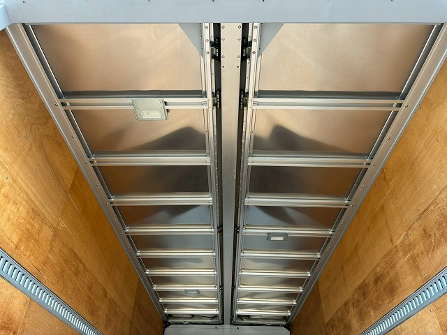 2017年 いすゞ 2900kg積載 No.2047