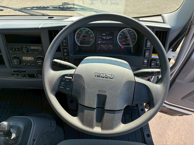 2017年 いすゞ 2900kg積載 No.2047