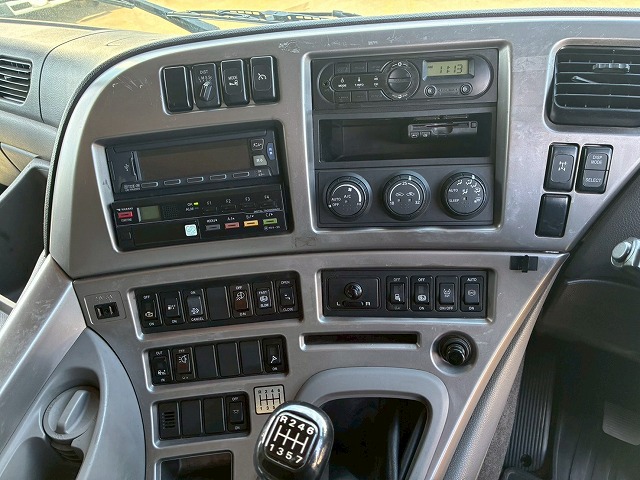 2017年 UDトラックス 13600kg積載 No.2056