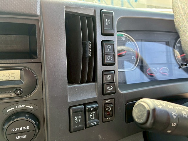 2017年 いすゞ 2900kg積載 No.2047