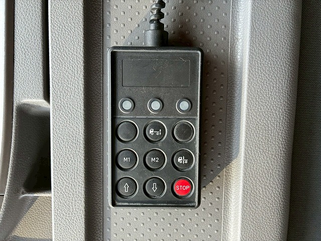 2017年 UDトラックス 13600kg積載 No.2056