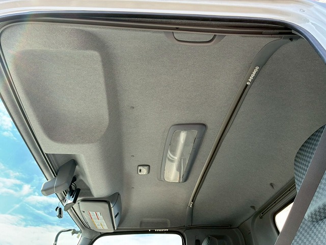 2017年 いすゞ 2900kg積載 No.2047