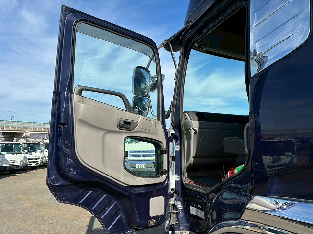 2017年 UDトラックス 13600kg積載 No.2056