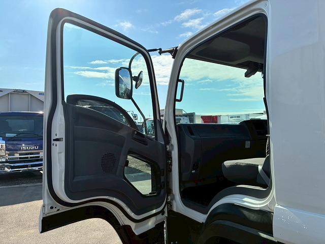 2017年 いすゞ 2900kg積載 No.2047