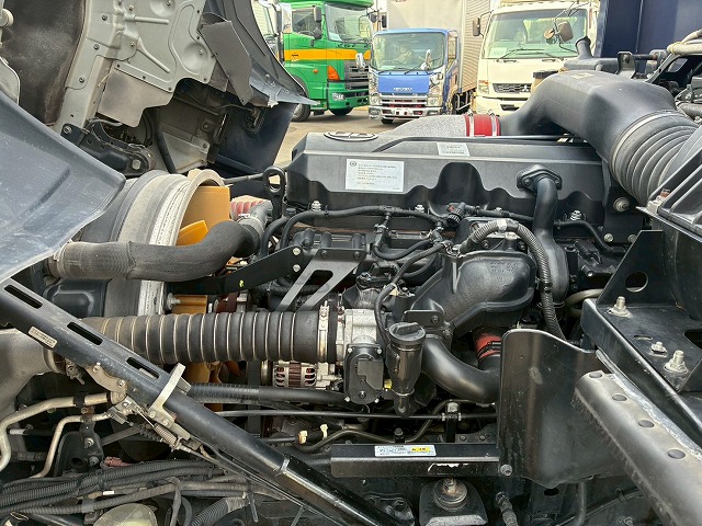 2017年 UDトラックス 13600kg積載 No.2056