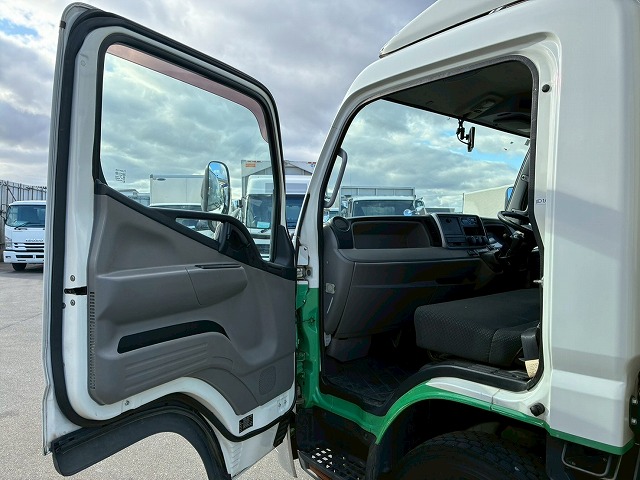 2016年 三菱ふそう キャンター 3950kg積載 No.2061