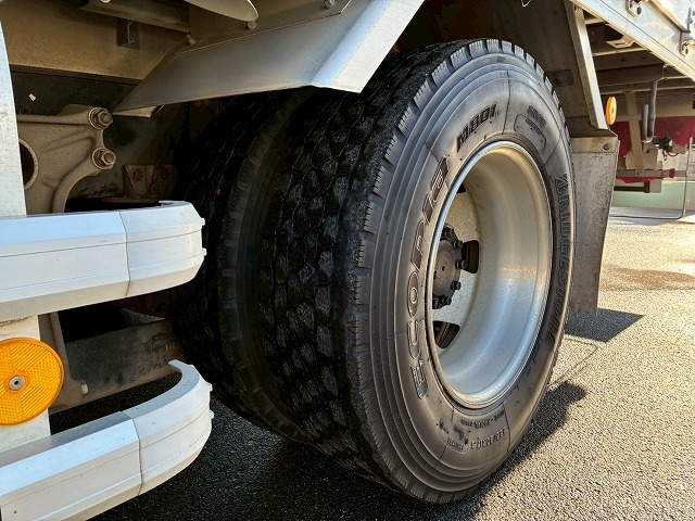 2010年 いすゞ 3050kg積載 No.2076