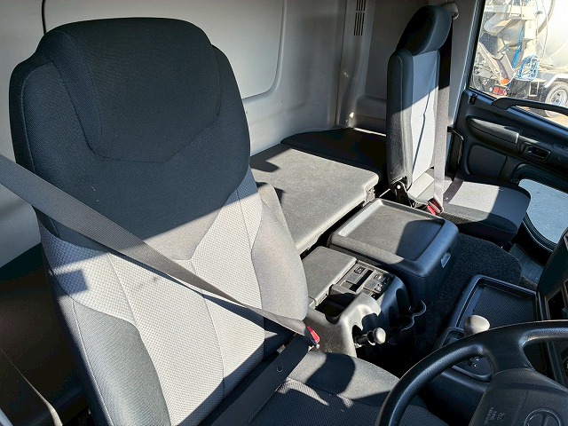 2014年 日野 プロフィア 13600kg積載 No.2050