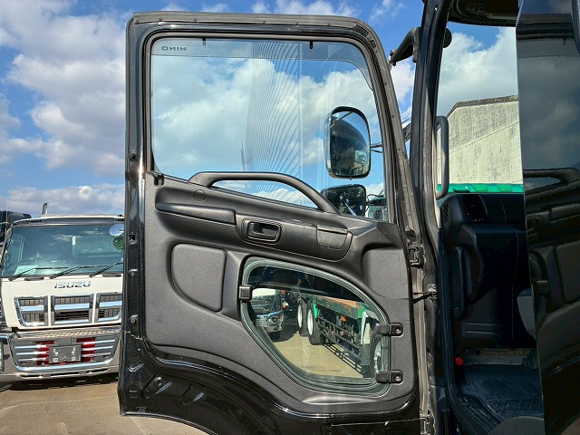 2017年 日野 プロフィア 13500kg積載 No.2081