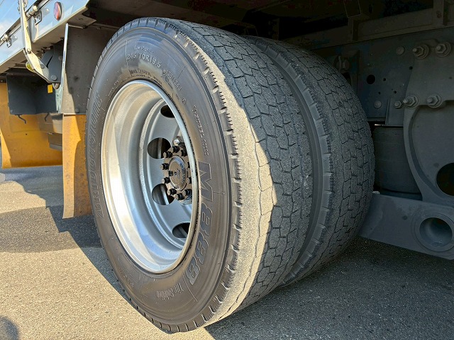 2017年 日野 プロフィア 13500kg積載 No.2081