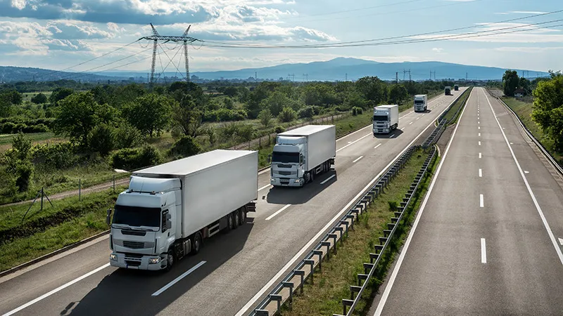 高速を走るトラック