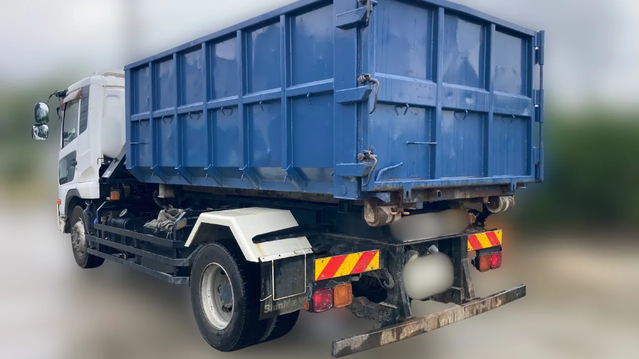 UDトラックスコンドル・アームロール(後方)