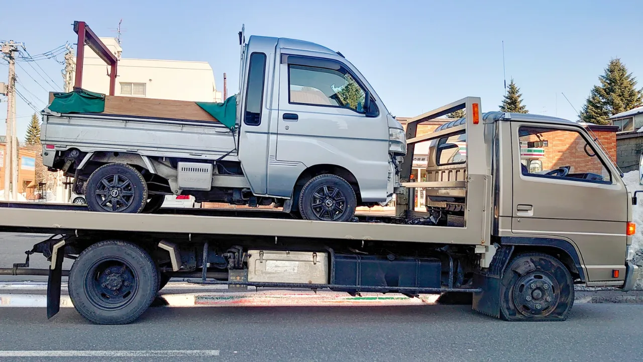 故障車を運んでいる様子