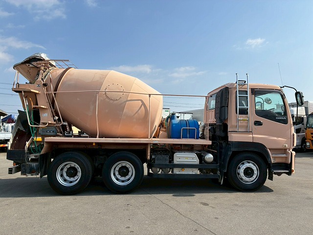 2119 8.7立米 電動ホッパー 330馬力 7速MT コンクリ作業車　☆雨天のなかご成約いただきました☆　東京都（11枚目）