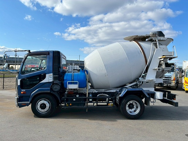 2159 QKG-FK72FZ 保証対象車両 車検付 令和8年12月迄 H27 三菱ふそう 増トンファイター コンクリートミキサー車 新明和工業 6.3立米 ショートキャブ/ベッドレス 240馬力 6速 MT マニュアル 8トン積載 8t 15t 中型 増トン コンクリ作業車(12枚目)