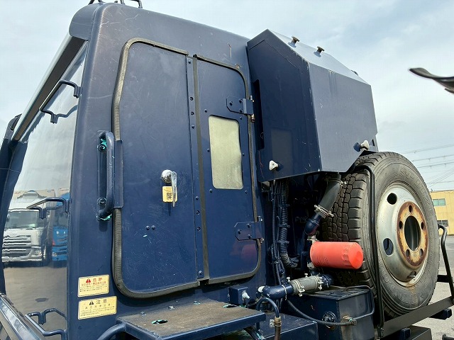 K-2136 BKG-NKR85AN 保証対象車両 H23 いすゞ エルフ 圧縮式塵芥車 標準幅 ショート 新明和工業 プレス式 押し出し排出 連続作動車 スイッチ 汚水タンク 2t 6.5t 小型 特装車 清掃車(15枚目)