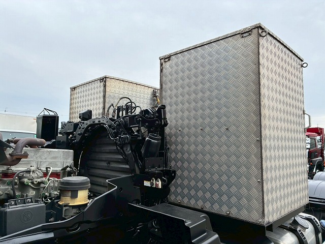 K-2111 2DG-SS1EKGG  検切れナンバー付き H30 日野 プロフィア トラクターヘッド ワンオーナー ハイルーフ 6×4 3軸2デフ 後輪エアサス 永久磁石式リターダ 450馬力 7速MT マニュアル 10t 53t 大型 牽引 2デフヘッド ダブルデフ（15枚目）