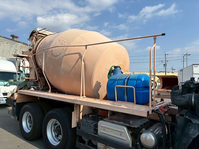 2119 8.7立米 電動ホッパー 330馬力 7速MT コンクリ作業車　☆雨天のなかご成約いただきました☆　東京都（14枚目）