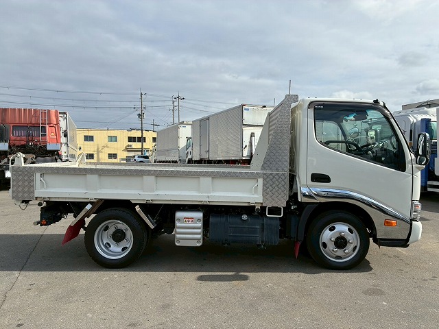 K-2103 2RG-XZU600T 保証対象車両 車検付 令和8年8月迄 R5 日野 デュトロ ダンプ ワンオーナー 4ナンバー 極東開発工業 全低床 フルフラットロー 150馬力 6速 MT マニュアル 5トン限定・準中型免許 2t 5t 小型 土砂ダンプ(16枚目)