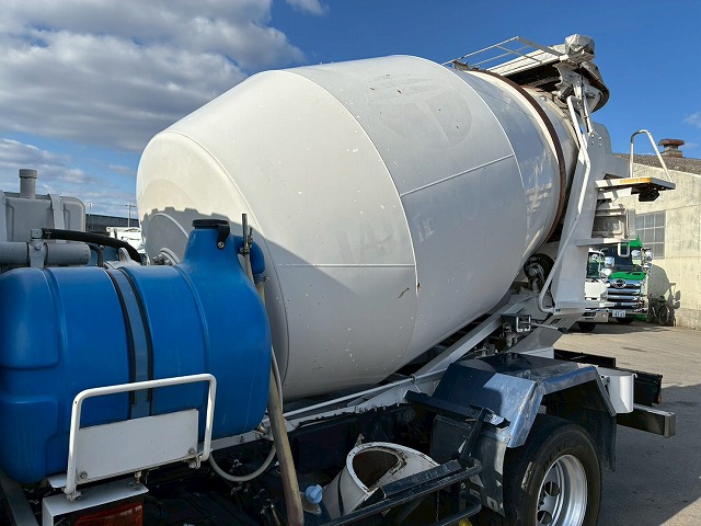 2159 QKG-FK72FZ 保証対象車両 車検付 令和8年12月迄 H27 三菱ふそう 増トンファイター コンクリートミキサー車 新明和工業 6.3立米 ショートキャブ/ベッドレス 240馬力 6速 MT マニュアル 8トン積載 8t 15t 中型 増トン コンクリ作業車(14枚目)