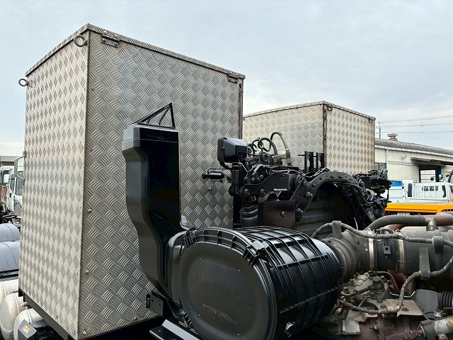 K-2111 2DG-SS1EKGG  検切れナンバー付き H30 日野 プロフィア トラクターヘッド ワンオーナー ハイルーフ 6×4 3軸2デフ 後輪エアサス 永久磁石式リターダ 450馬力 7速MT マニュアル 10t 53t 大型 牽引 2デフヘッド ダブルデフ（16枚目）