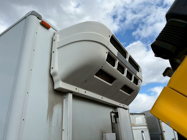 2146 TKG-FD7JKAG  H24 日野 レンジャー 冷蔵冷凍車 フルキャブ/ベッド付き 後輪エアサス 東芝 TOSHIBAキャリア -30℃低温設定 スタンバイ装置 キーストンフロア ジョロダーレール 6速 MT マニュアル 4t 8t 中型 冷凍バン チルド（15枚目）