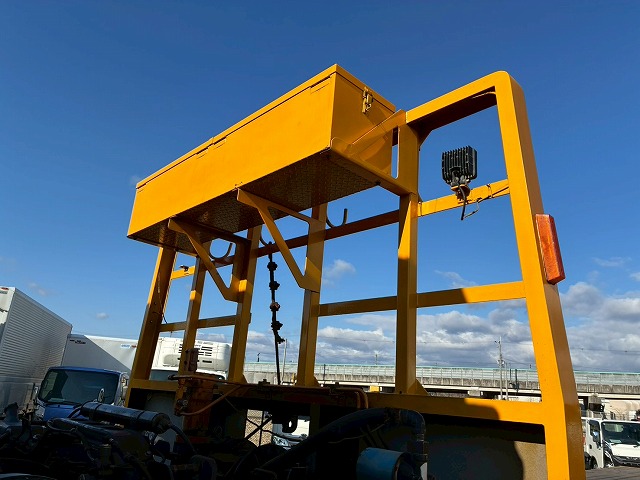 2102 KL-CG55K  車検付 令和8年8月迄 H16 日産ディーゼル UDトラックス ビッグサム セーフティローダー 8×4 4軸低床2デフ リーフサスペンション 花見台 ウインチ ラジコン 400馬力 RH8 V8型 生エンジン 7速 MT マニュアル 10t 25t 大型 セルフ 重機運搬車 回送車（15枚目）