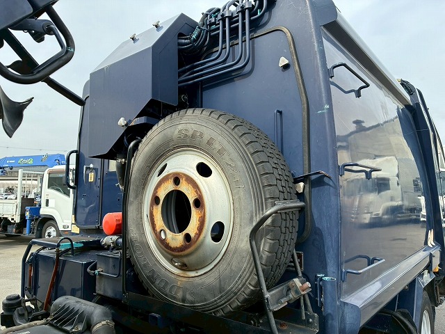 K-2136 BKG-NKR85AN 保証対象車両 H23 いすゞ エルフ 圧縮式塵芥車 標準幅 ショート 新明和工業 プレス式 押し出し排出 連続作動車 スイッチ 汚水タンク 2t 6.5t 小型 特装車 清掃車(17枚目)