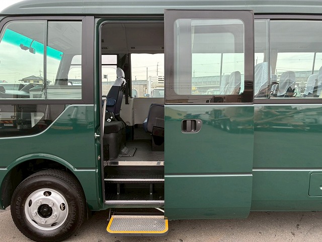 K-2172 2RG-BG740G R4 三菱ふそう ローザ マイクロバス 4×4 四輪駆動 フルタイム 4WD 28人 リクライニング 自動扉 自動ステップ オートスイングドア リアトランク ボトルクーラー デュオニック AT セミオートマ 小型 中型 送迎バス 観光バス(15枚目)