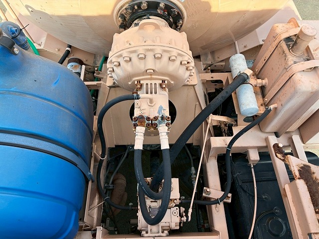 2119 8.7立米 電動ホッパー 330馬力 7速MT コンクリ作業車　☆雨天のなかご成約いただきました☆　東京都（17枚目）