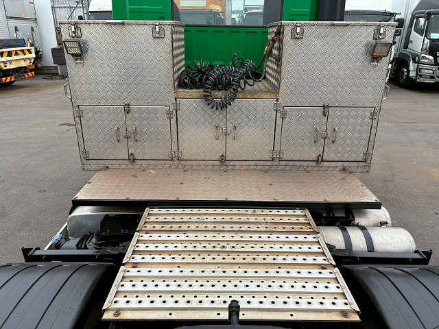 K-2111 2DG-SS1EKGG  検切れナンバー付き H30 日野 プロフィア トラクターヘッド ワンオーナー ハイルーフ 6×4 3軸2デフ 後輪エアサス 永久磁石式リターダ 450馬力 7速MT マニュアル 10t 53t 大型 牽引 2デフヘッド ダブルデフ（19枚目）