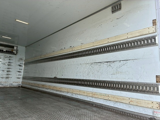 2149 TKG-FRR90S2 H26 いすゞ フォワード 冷蔵冷凍車 格納式パワーゲート フルキャブ/ベッド付き 東プレ -30℃低温設定 格納式パワーゲート PG 左サイド扉 6速 MT マニュアル 4t 8t 中型 冷凍バン 箱車(19枚目)