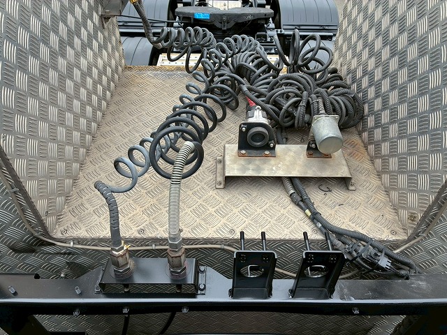 K-2111 2DG-SS1EKGG  検切れナンバー付き H30 日野 プロフィア トラクターヘッド ワンオーナー ハイルーフ 6×4 3軸2デフ 後輪エアサス 永久磁石式リターダ 450馬力 7速MT マニュアル 10t 53t 大型 牽引 2デフヘッド ダブルデフ（20枚目）