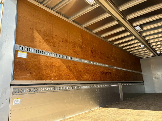 2122 2PG-CG5CA  H29 UDトラックス クオン アルミウイング ハイルーフ 8×4 4軸低床2デフ 後輪エアサス 日本トレクス エスコットⅥ AT 390馬力 10t 25t 大型 バン 箱車（20枚目）