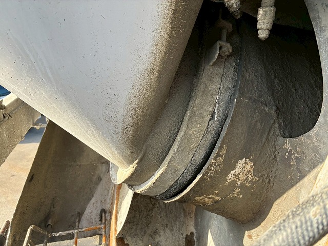 2159 QKG-FK72FZ 保証対象車両 車検付 令和8年12月迄 H27 三菱ふそう 増トンファイター コンクリートミキサー車 新明和工業 6.3立米 ショートキャブ/ベッドレス 240馬力 6速 MT マニュアル 8トン積載 8t 15t 中型 増トン コンクリ作業車(20枚目)