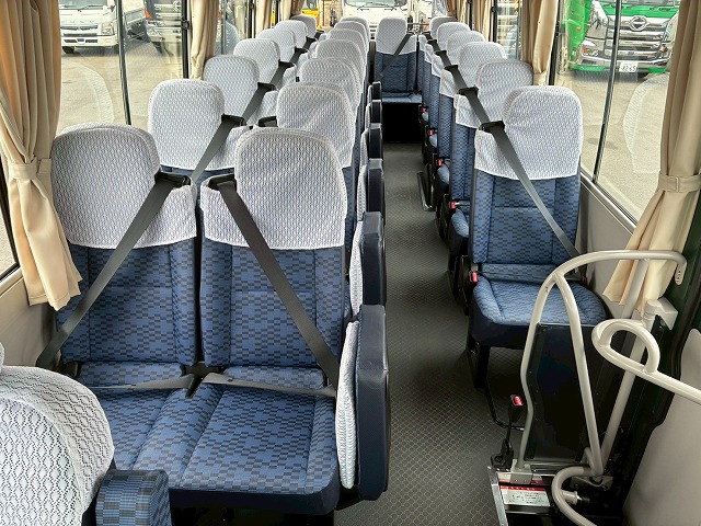 K-2172 2RG-BG740G R4 三菱ふそう ローザ マイクロバス 4×4 四輪駆動 フルタイム 4WD 28人 リクライニング 自動扉 自動ステップ オートスイングドア リアトランク ボトルクーラー デュオニック AT セミオートマ 小型 中型 送迎バス 観光バス(20枚目)