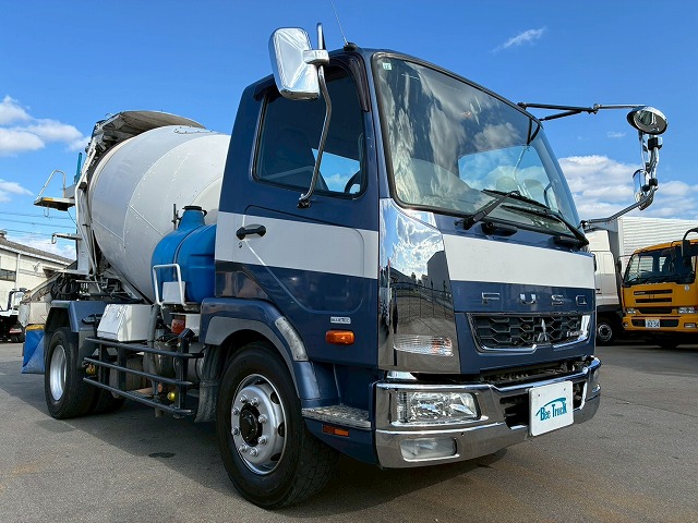 2159 QKG-FK72FZ 保証対象車両 車検付 令和8年12月迄 H27 三菱ふそう 増トンファイター コンクリートミキサー車 新明和工業 6.3立米 ショートキャブ/ベッドレス 240馬力 6速 MT マニュアル 8トン積載 8t 15t 中型 増トン コンクリ作業車(4枚目)