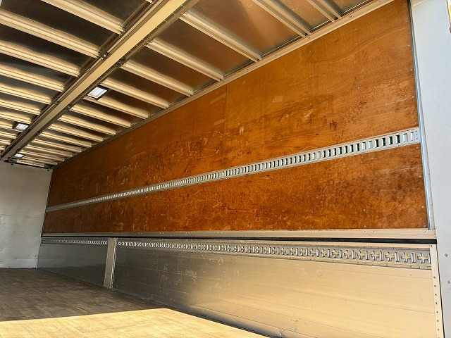 2122 2PG-CG5CA  H29 UDトラックス クオン アルミウイング ハイルーフ 8×4 4軸低床2デフ 後輪エアサス 日本トレクス エスコットⅥ AT 390馬力 10t 25t 大型 バン 箱車（21枚目）