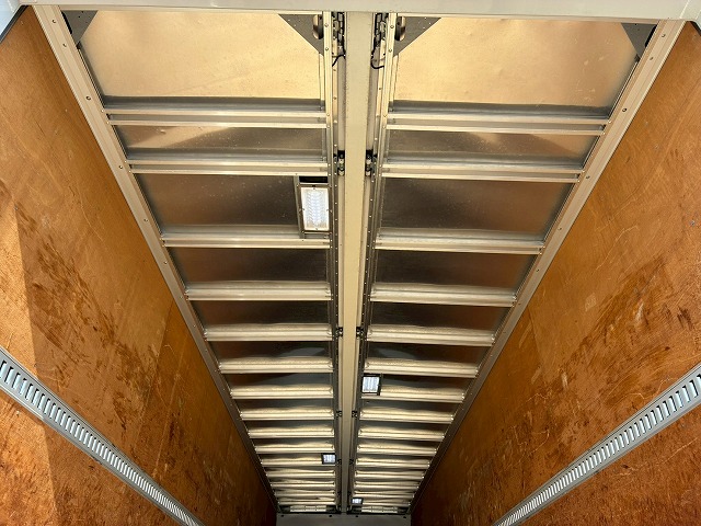 2122 2PG-CG5CA  H29 UDトラックス クオン アルミウイング ハイルーフ 8×4 4軸低床2デフ 後輪エアサス 日本トレクス エスコットⅥ AT 390馬力 10t 25t 大型 バン 箱車（22枚目）