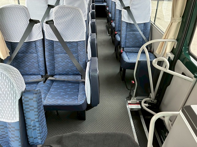 K-2172 2RG-BG740G R4 三菱ふそう ローザ マイクロバス 4×4 四輪駆動 フルタイム 4WD 28人 リクライニング 自動扉 自動ステップ オートスイングドア リアトランク ボトルクーラー デュオニック AT セミオートマ 小型 中型 送迎バス 観光バス(22枚目)