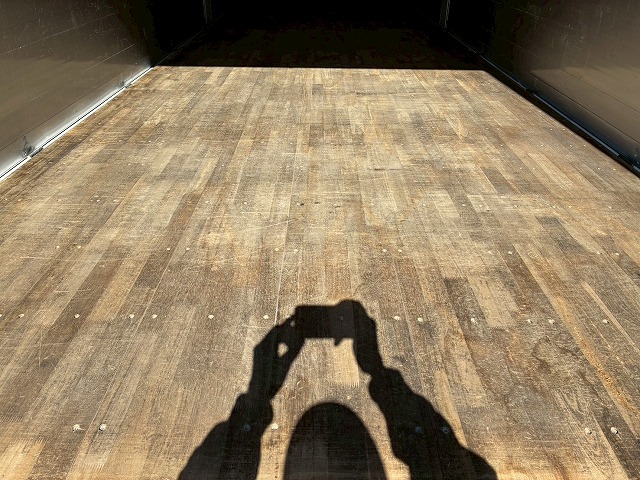 2122 2PG-CG5CA  H29 UDトラックス クオン アルミウイング ハイルーフ 8×4 4軸低床2デフ 後輪エアサス 日本トレクス エスコットⅥ AT 390馬力 10t 25t 大型 バン 箱車（23枚目）