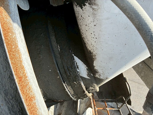 2159 QKG-FK72FZ 保証対象車両 車検付 令和8年12月迄 H27 三菱ふそう 増トンファイター コンクリートミキサー車 新明和工業 6.3立米 ショートキャブ/ベッドレス 240馬力 6速 MT マニュアル 8トン積載 8t 15t 中型 増トン コンクリ作業車(23枚目)