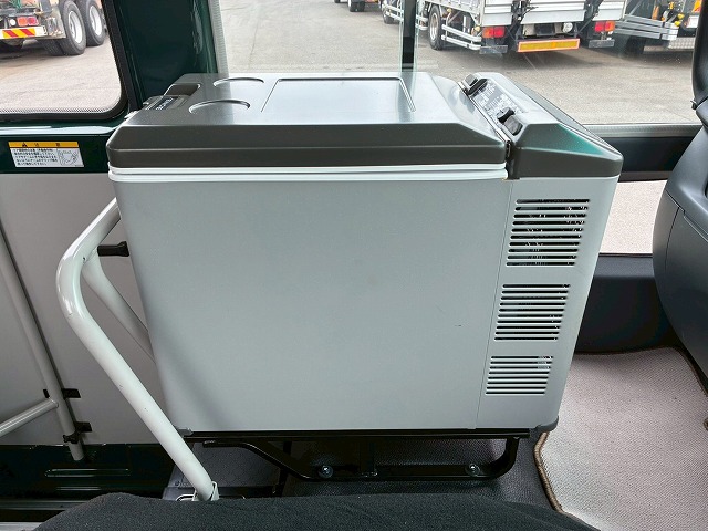 K-2172 2RG-BG740G R4 三菱ふそう ローザ マイクロバス 4×4 四輪駆動 フルタイム 4WD 28人 リクライニング 自動扉 自動ステップ オートスイングドア リアトランク ボトルクーラー デュオニック AT セミオートマ 小型 中型 送迎バス 観光バス(24枚目)