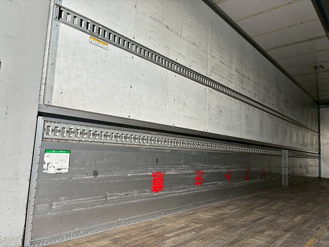 2071 QKG-CD5ZA  H26 UDトラックス クオン アルミウイング 6×2 3軸1デフ 後輪エアサス 日本フルハーフ ラッシング スタンション 380馬力 エスコット AT 10t 25t 大型 バン 箱車（25枚目）